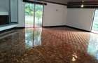 5 Bed House with En Suite in Lavington - 14