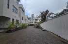 5 Bed Townhouse with En Suite in Lavington - 2