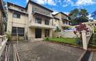 5 Bed Townhouse with En Suite at Lavington Green - 1