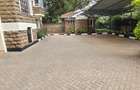 5 Bed House with En Suite in Lavington - 11