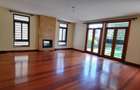 5 Bed Townhouse with En Suite at Lavington - 2