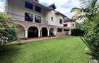 5 Bed Townhouse with En Suite in Lavington - 1