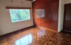 5 Bed House with En Suite at Rosslyn Road - 10