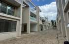 6 Bed Townhouse with En Suite in Lavington - 2