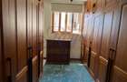 6 Bed House with En Suite in Lavington - 10