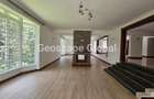 5 Bed House with En Suite in Rosslyn - 6