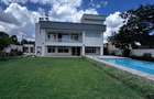 5 Bed House with En Suite in Runda - 14