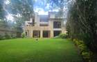 5 Bed House with En Suite in Lavington - 1
