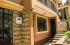 4 Bed Villa with En Suite in Redhill - 28