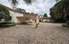 6 Bed House with En Suite in Nyari - 11