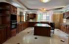 6 Bed House with En Suite in Nyari - 5