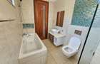 5 Bed House with En Suite in Lavington - 13