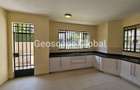 5 Bed Townhouse with En Suite in Lavington - 10