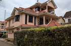 5 Bed Townhouse with En Suite at Lavington - 1