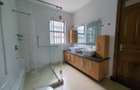 5 Bed Townhouse with En Suite in Lavington - 4