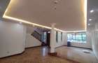 4 Bed House with En Suite in Lavington - 9