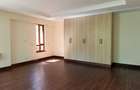 5 Bed Villa with En Suite in Spring Valley - 17