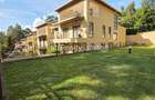 5 Bed Townhouse with En Suite in Lavington - 3