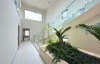 5 Bed Townhouse with En Suite at Westlands - 12