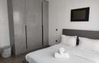 3 Bed Apartment with En Suite in Riverside - 3