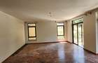 5 Bed Townhouse with En Suite in Lavington - 4