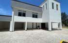 5 Bed House with En Suite in Runda - 2