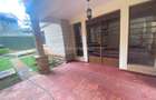 6 Bed Townhouse with En Suite at Lavington - 4