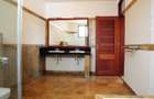 4 Bed Apartment with En Suite in Riverside - 15