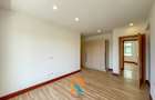 3 Bed Apartment with En Suite in Parklands - 8