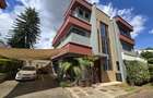 5 Bed House with En Suite in Lavington - 1