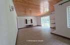 4 Bed House with Garden in Rosslyn - 9