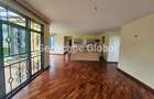 4 Bed House with En Suite in Ridgeways - 4