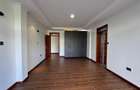 4 Bed House with En Suite at Near Shopping Centre - 3