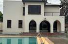 5 Bed House with En Suite in Runda - 1