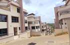 5 Bed Townhouse with En Suite at Lavington Road - 1