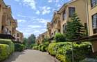 5 Bed Townhouse with En Suite in Lavington - 17