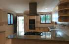 5 Bed Townhouse with En Suite in Spring Valley - 3