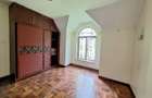 5 Bed Townhouse with En Suite at Lavington - 10