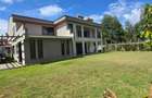 6 Bed House with En Suite at Lavington Green - 2
