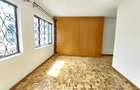 6 Bed House with En Suite in Nyari - 4