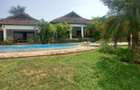 4 Bed Villa with En Suite at Bofa - 4