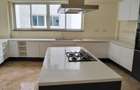 4 Bed Apartment with En Suite in Brookside - 9