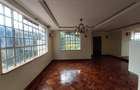 6 Bed Townhouse with En Suite at Lavington Road - 4