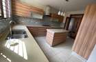 5 Bed House with En Suite in Lavington - 8