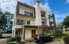 5 Bed House with En Suite in Lavington - 3