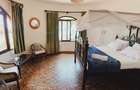 4 Bed Villa with Swimming Pool in Likoni - 5