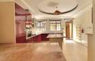 5 Bed Townhouse with En Suite in Lavington - 3