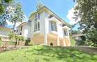 5 Bed House with En Suite in Rosslyn - 2