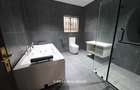 4 Bed House with Garden in Rosslyn - 3