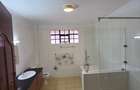 5 Bed Townhouse with En Suite in Kitisuru - 15